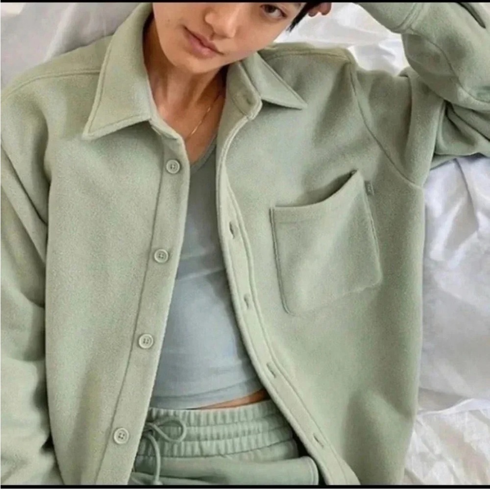 Aritzia Tna Polar Button Up Fleece Shirt Jacket, size 2 Medium.